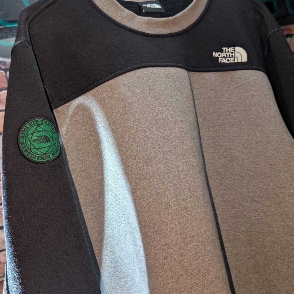 The North Face Crewneck Sweatshirt, EUC,  Mens Size Large, Asking Price 42$
